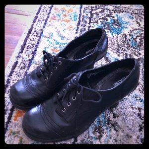 Vigoss 9M Black laceup heels
